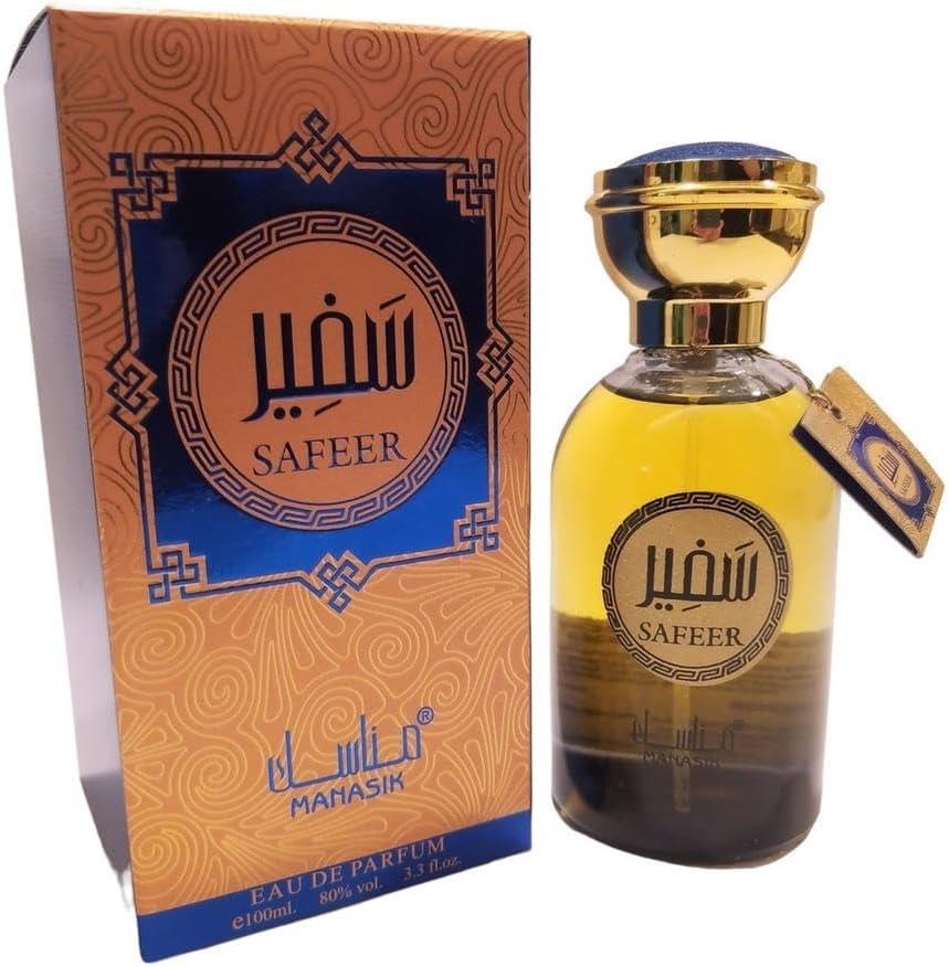 <p><strong>“Nossa Experiência com Manasik: Sofisticação em Cada Spray”</strong></p><p>“></p><p>O produto em questão reflete uma <strong>masculinidade moderna</strong> com uma fragrância que exala sofisticação e autenticidade. Logo ao abrir o frasco, somos envolvidos por um aroma que combina notas delicadas e marcantes, perfeito para o homem que deseja deixar uma impressão duradoura. Entre os atributos que chamaram nossa atenção, destacamos:</p><ul><li><strong>Fixação e Durabilidade:</strong> A alta concentração de essência proporciona uma longa duração na pele.</li><li><strong>Experiência Sensorial:</strong> A fragrância entrega um equilíbrio entre frescor e calor, ideal para diversas ocasiões.</li><li><strong>Design Elegante:</strong> O frasco, com dimensões de 20 x 11 x 11 cm, reflete um toque de classe que valoriza qualquer ambiente.</li></ul><p>Avaliando a aceitação no mercado, as notas dos clientes têm sido predominantemente positivas, com uma média de <strong>4,0 de 5 estrelas</strong> em avaliações. Isso demonstra que, para muitos, a experiência se alinha com a promessa de uma fragrância sofisticada e de qualidade. Para aqueles que buscam um perfume que combine características marcantes e sutis, essa opção pode ser exatamente o que precisamos.</p><table class=