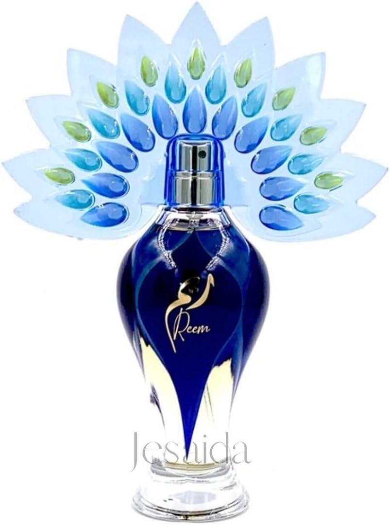 <h3>“Nossa Experiência com o Encanto do Perfume Reem Eau de Parfum”</h3><p>“></p><p>Ao experimentar esta fragrância, somos imediatamente envolvidos por uma <strong>explosão refrescante de frutas e cítricos</strong> que desperta nossos sentidos. As notas de topo trazem uma leveza encantadora, enquanto as notas de coração, compostas por <strong>tuberosa, rosa e jasmim</strong>, criam um buquê floral sofisticado que abraça nossa pele com elegância. É uma sensação radiante que nos permite sentir a vitalidade do Oriente, perfeita para ocasiões em que desejamos deixar uma marca inesquecível.</p><p>À medida que a fragrância evolui, as notas de fundo revelam um calor enigmático com <strong>almíscar, madeira e baunilha</strong>, que proporcionam uma fixação irresistível. Essa combinação magnífica de frescor e profundidade é ideal para mulheres que buscam autenticidade e exclusividade. Cada spray transforma nossa rotina em um momento de <strong>luxo e sofisticação</strong>, tornando cada instante uma experiência única e memorável.</p><div class=