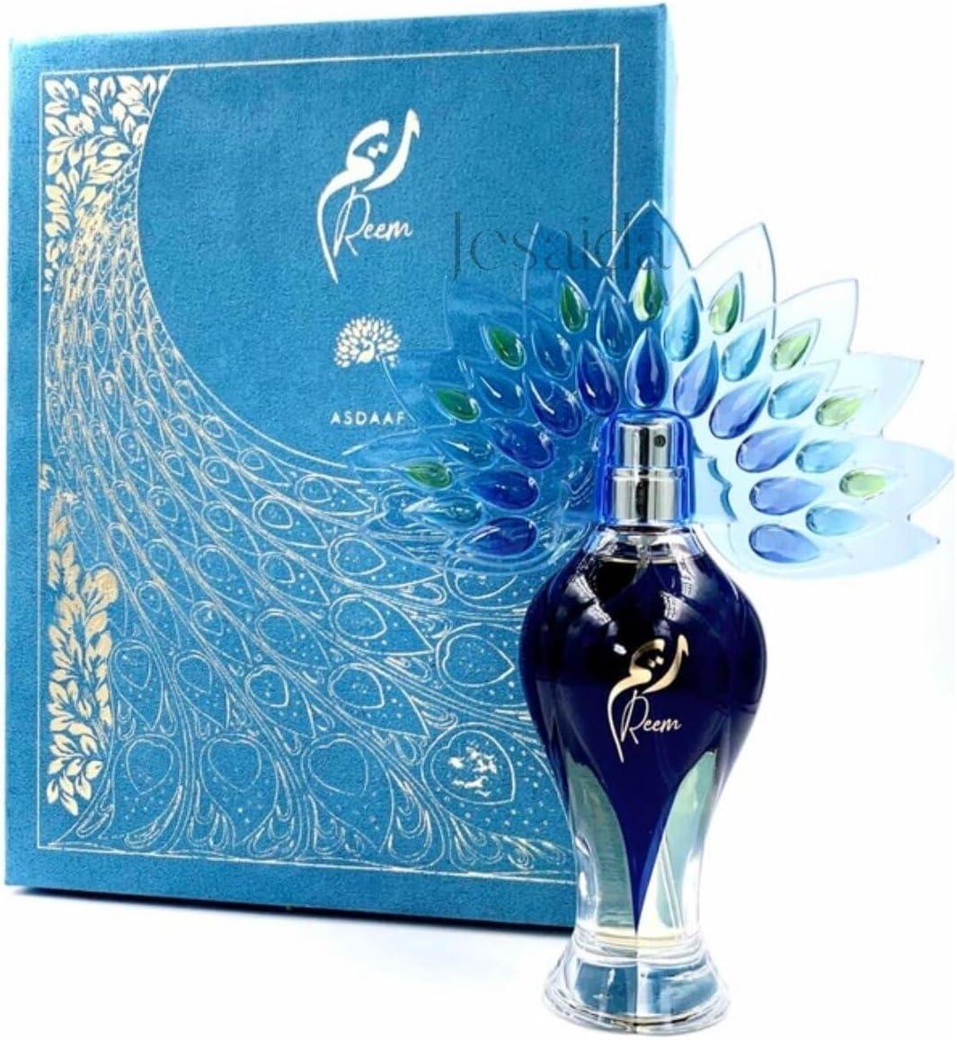 <h3>“Nossa Experiência com o Encanto do Perfume Reem Eau de Parfum”</h3><p>“></p><p>Descobrimos que a combinação de <strong>notas de topo vibrantes</strong> como frutas e cítricos proporciona uma explosão refrescante que realmente desperta os sentidos. Ao aplicar, sentimos imediatamente essa energia contagiante que nos acompanha ao longo do dia. As <strong>notas de coração</strong> são um verdadeiro deleite: a tuberosa, rosa e jasmim criam um buquê floral sofisticado que envolve os sentidos. Essa experiência olfativa se destaca pela autenticidade, refletindo a elegância que muitas mulheres buscam. A fixação irresistível, graças às <strong>notas de fundo</strong> de almíscar, madeira e baunilha, persegue-nos sutilmente, fazendo com que cada momento se torne memorável.</p><p>Recomendamos fortemente para aquelas que desejam deixar uma marca memorável. A sensação de luxo que cada spray proporciona é incomparável e transforma a rotina em momentos de charme. Para otimizar sua escolha, consideramos essencial verificar a forma de uso e o ambiente em que será aplicado, pois a fragrância brilha especialmente em ocasiões especiais. Abaixo, uma tabela simples com a pirâmide olfativa para um guia rápido:</p><table class=